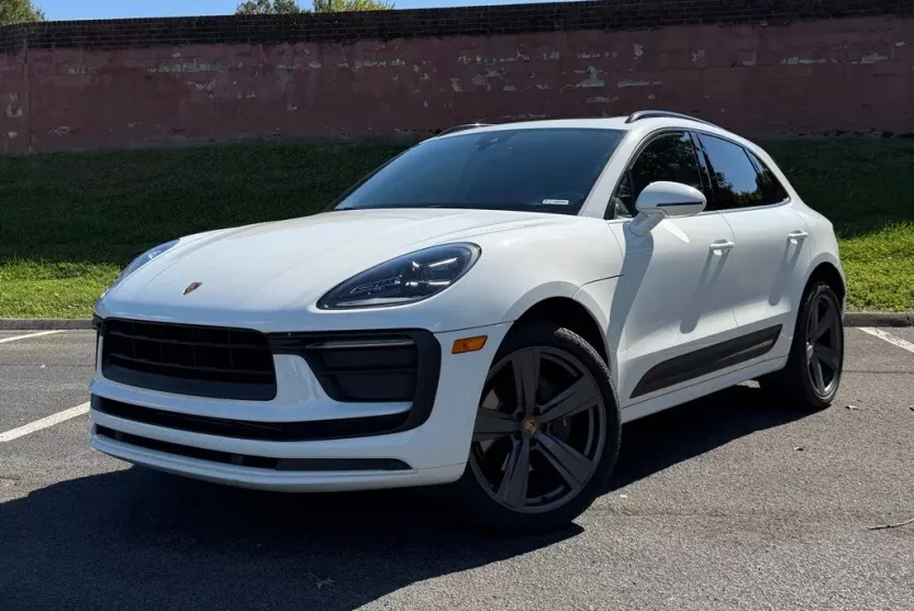 2022 Porsche Macan photo 1