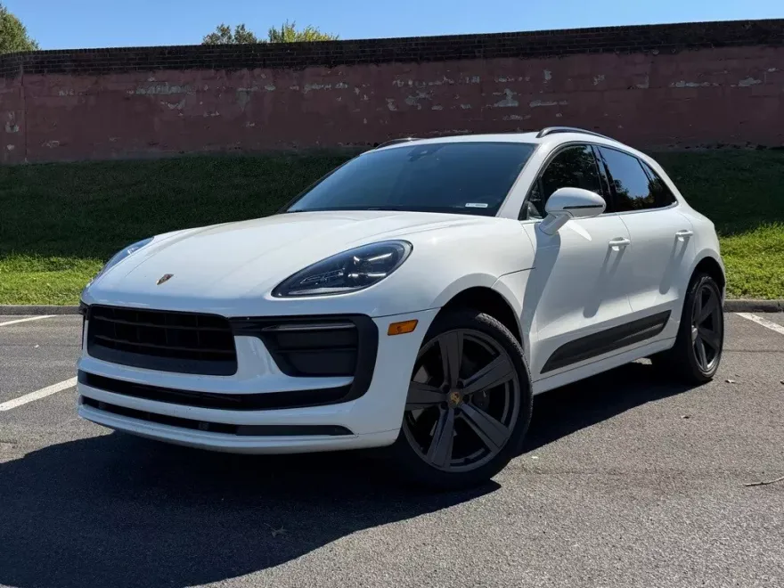 2022 Porsche Macan photo 1