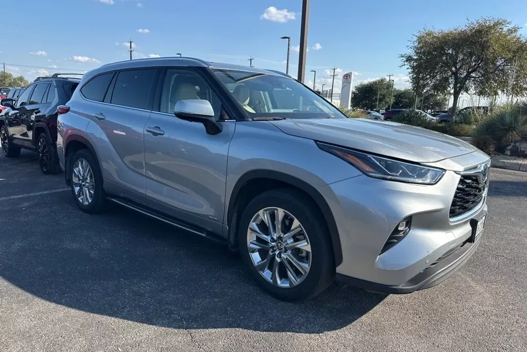 2023 Toyota Highlander Hybrid Limited photo 1