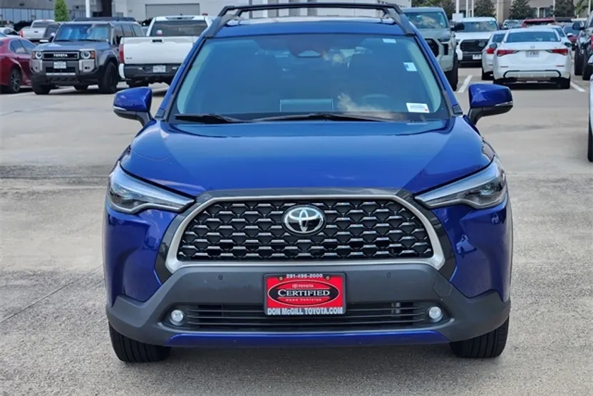 2024 Toyota Corolla Cross XLE photo 1