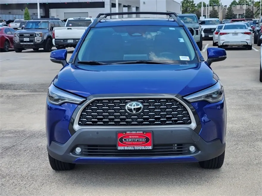 2024 Toyota Corolla Cross XLE photo 1