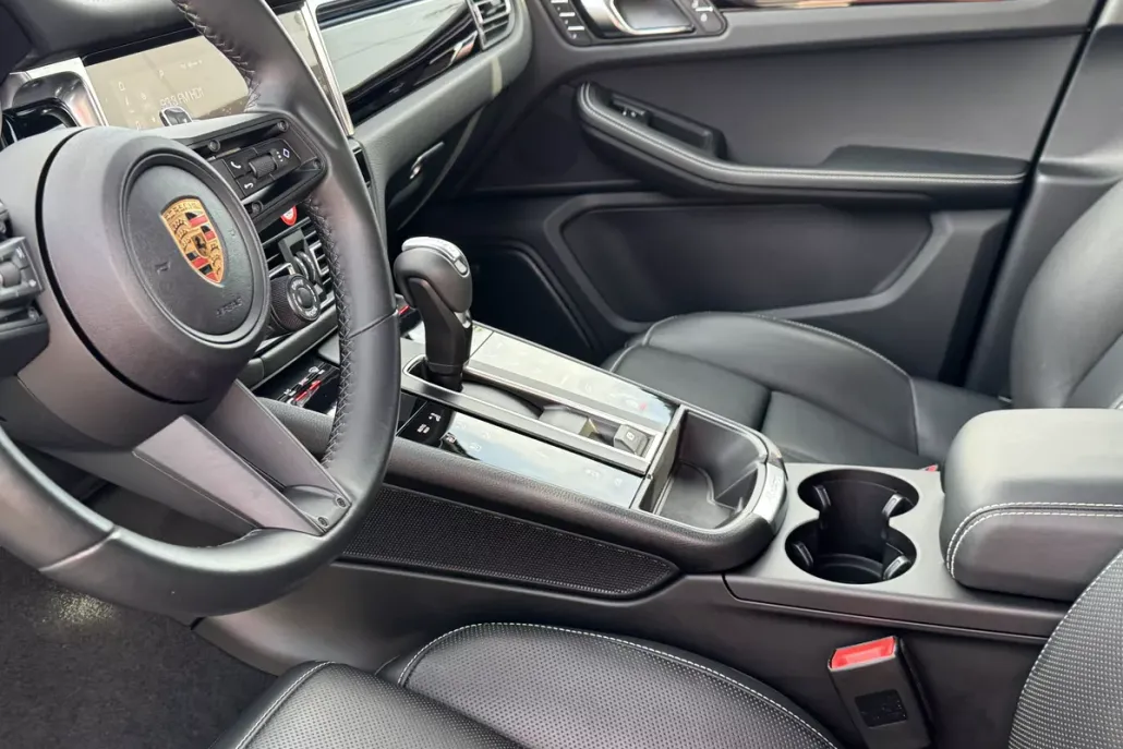 2024 Porsche Macan T photo 1