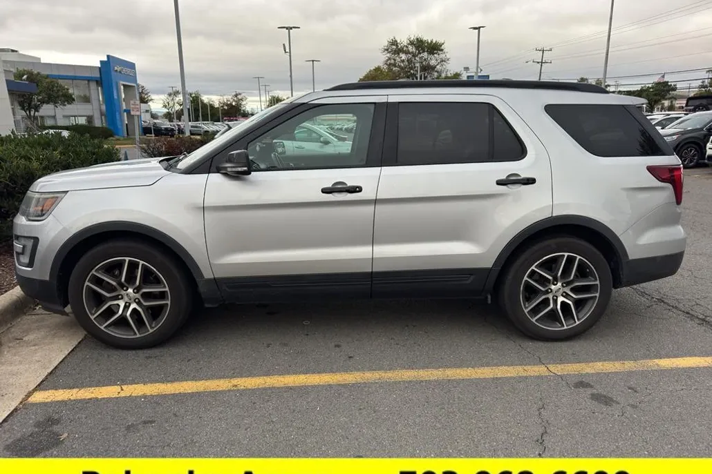 2016 Ford Explorer Sport photo 1
