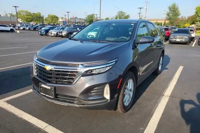 2022 Chevrolet Equinox LT photo 1