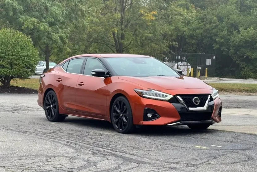 2019 Nissan Maxima SR photo 1