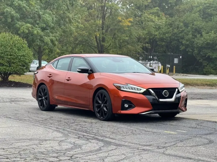 2019 Nissan Maxima SR photo 1