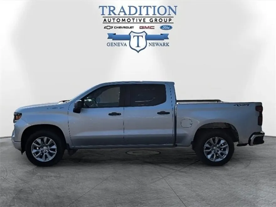 2022 Chevrolet Silverado 1500 Custom photo 1