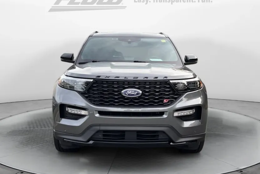 2024 Ford Explorer ST photo 1
