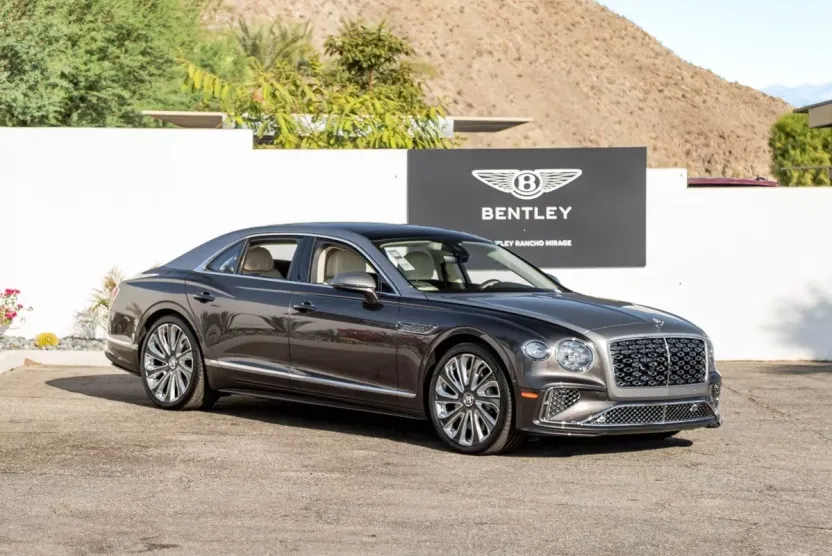 2025 Bentley Flying Spur Mulliner photo 1