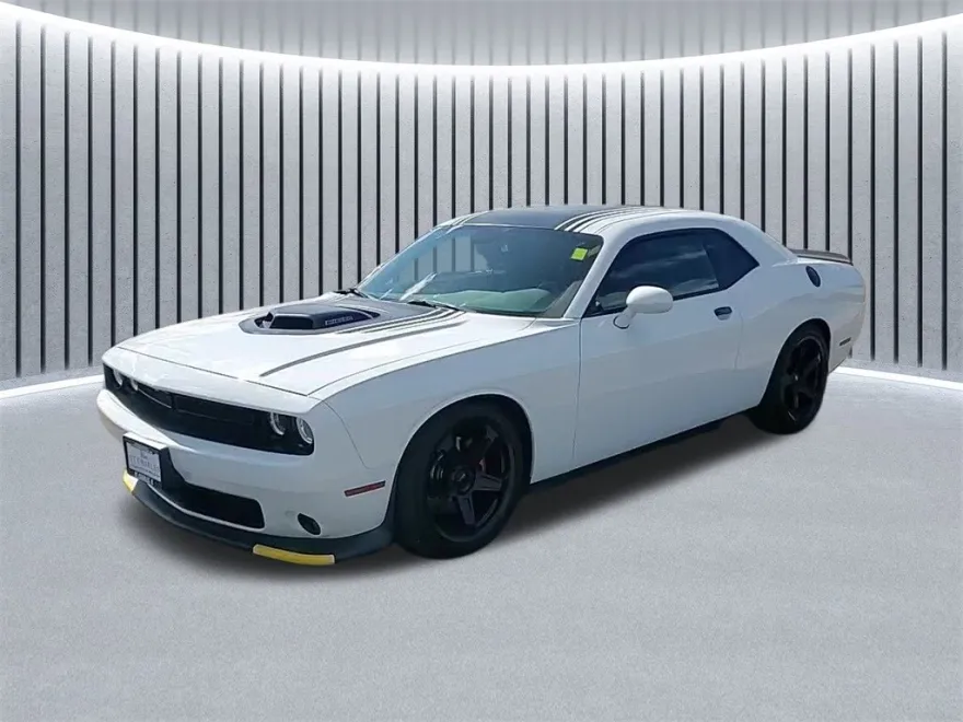 2015 Dodge Challenger SXT photo 1
