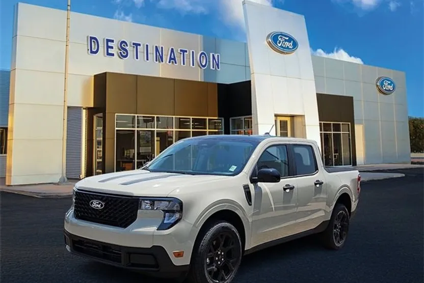 2025 Ford Maverick XLT photo 1