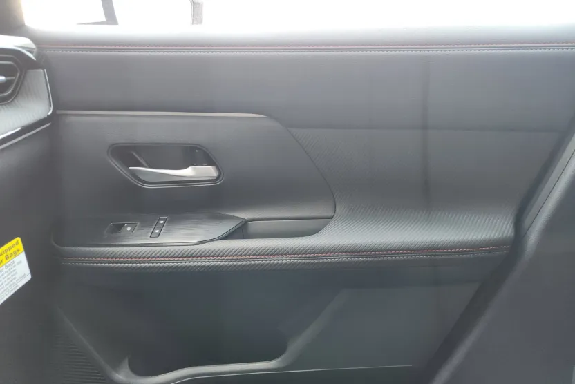 2025 Nissan Kicks SR photo 1