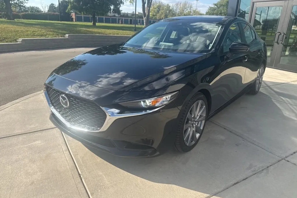 2022 Mazda Mazda3 Preferred photo 1