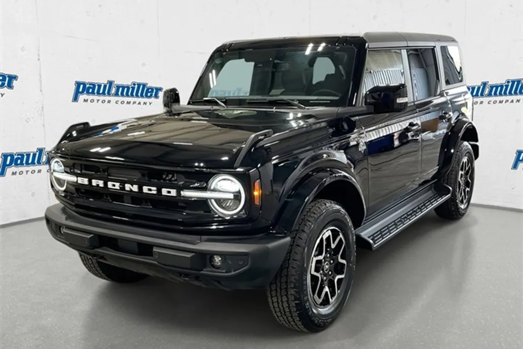 2025 Ford Bronco Outer Banks photo 1