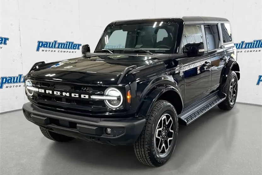 2025 Ford Bronco Outer Banks photo 1