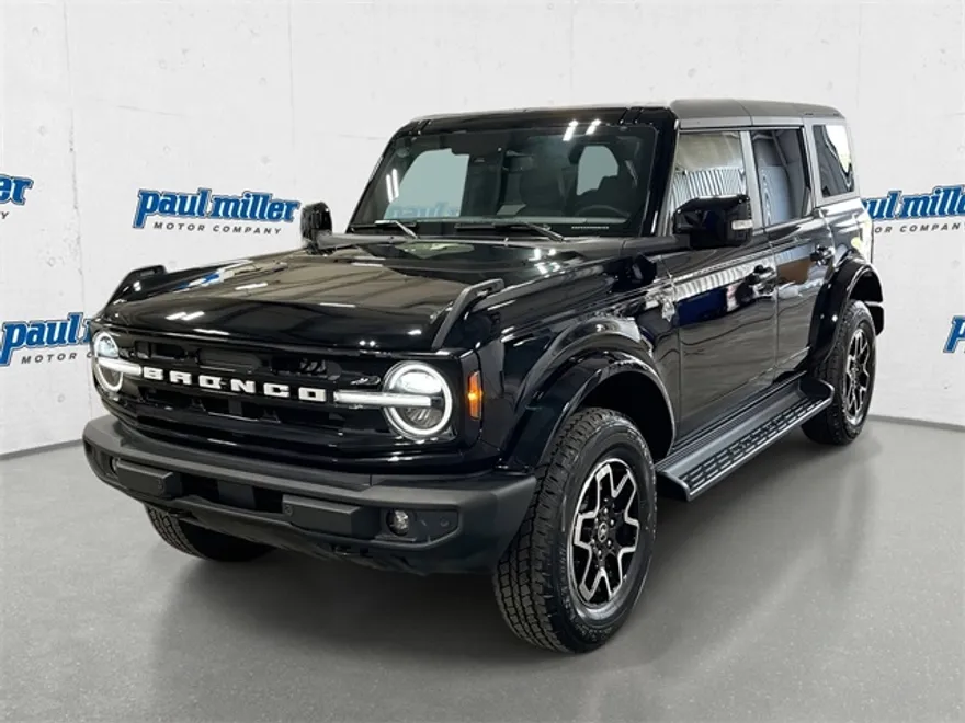 2025 Ford Bronco Outer Banks photo 1