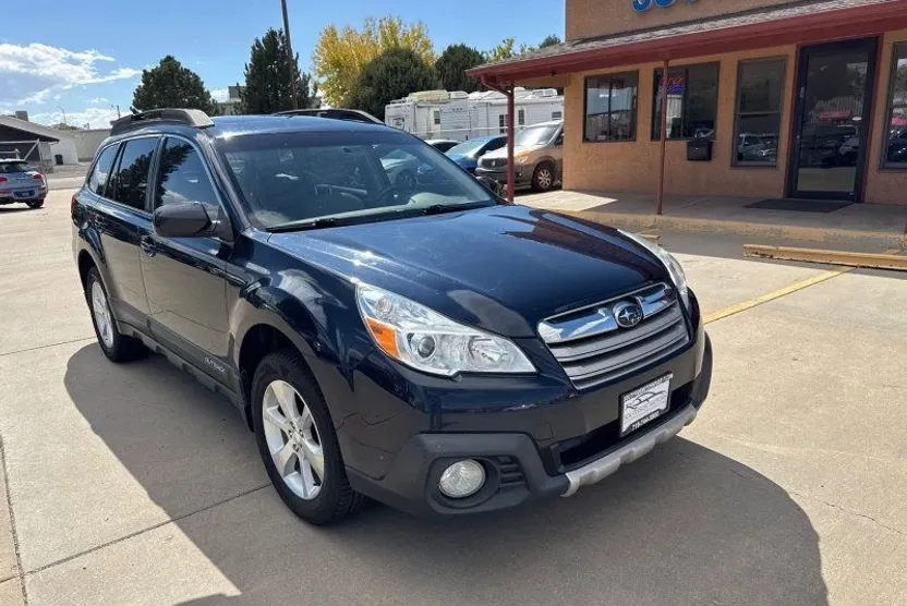 2013 Subaru Outback 2.5i Limited photo 1