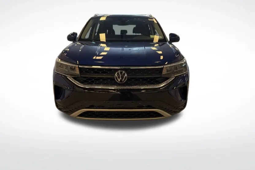 2024 Volkswagen Taos SE photo 1