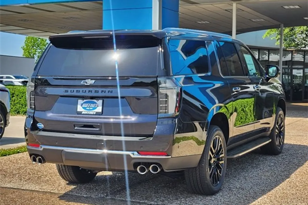 2025 Chevrolet Suburban Premier photo 1