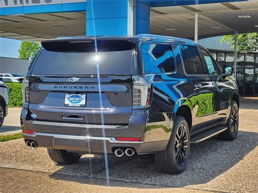 2025 Chevrolet Suburban Premier photo 1