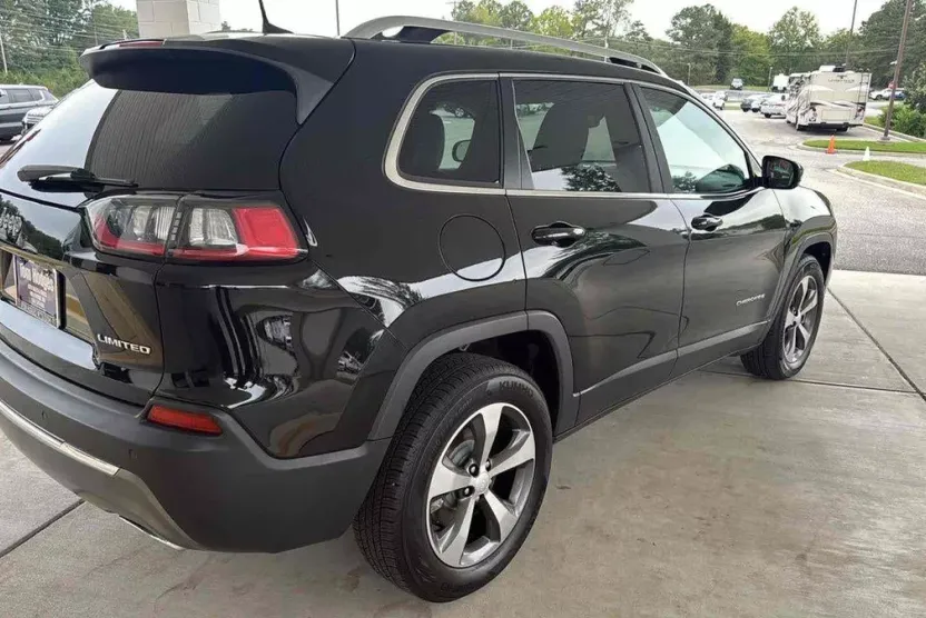 2019 Jeep Cherokee Limited photo 1