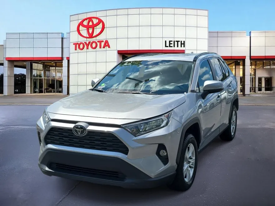 2021 Toyota RAV4 XLE photo 1