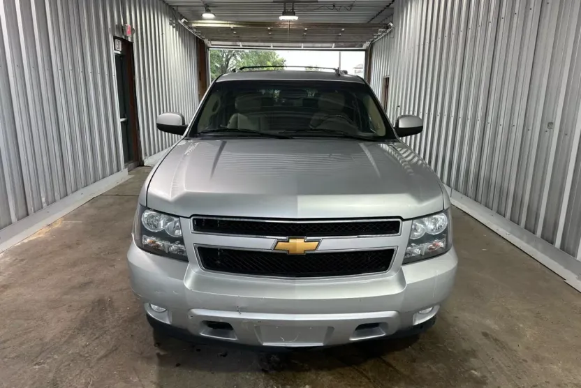 2012 Chevrolet Suburban 1500 LT photo 1