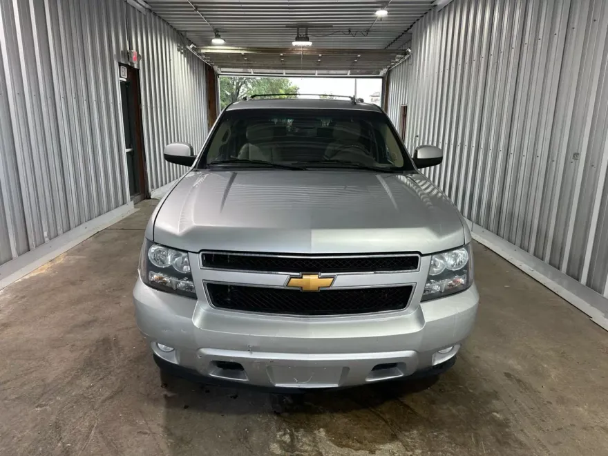 2012 Chevrolet Suburban 1500 LT photo 1