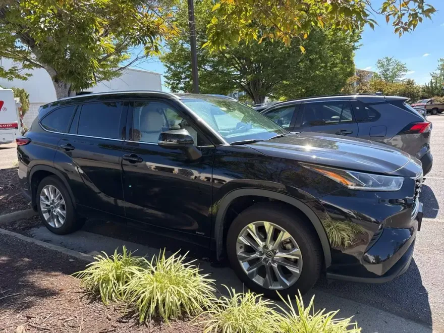 2023 Toyota Highlander Hybrid Limited photo 1