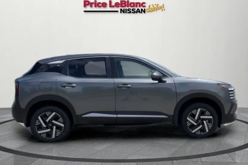 2025 Nissan Kicks SV photo 1