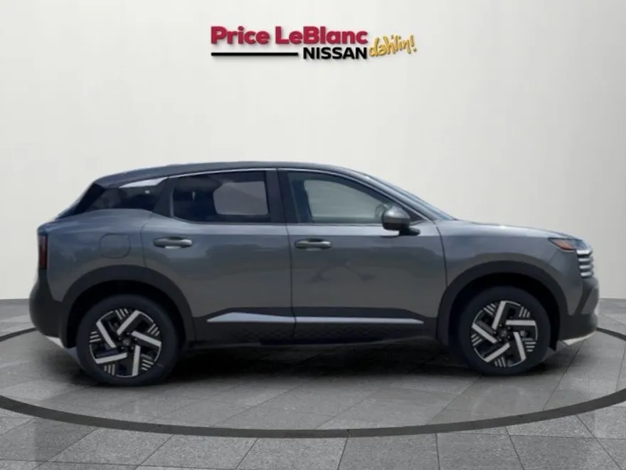 2025 Nissan Kicks SV photo 1