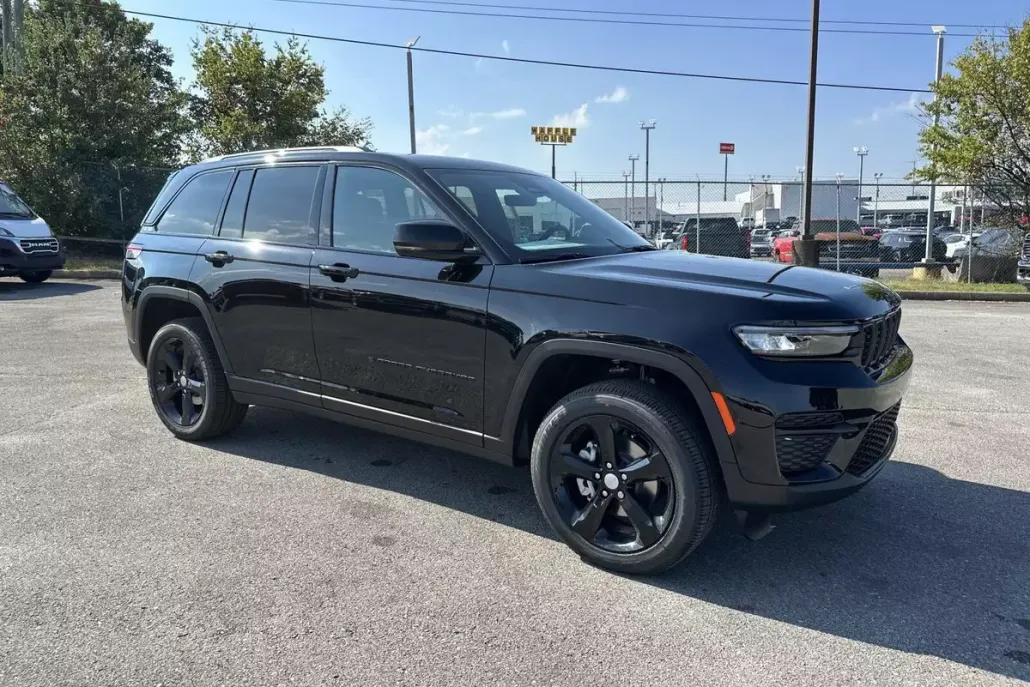 2025 Jeep Grand Cherokee Laredo photo 1