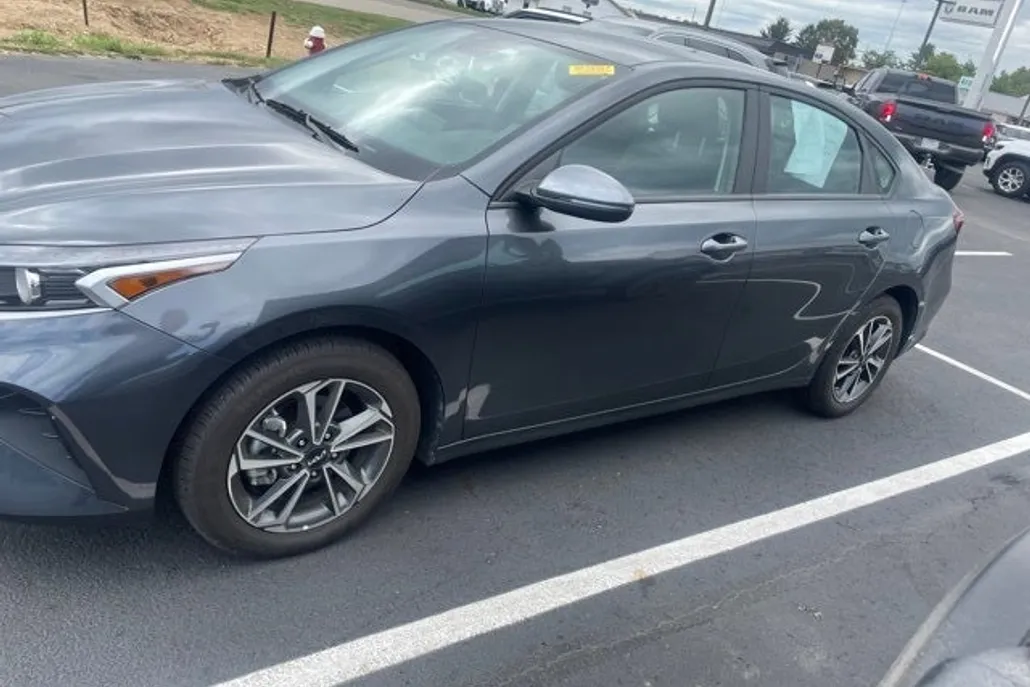 2024 Kia Forte LXS photo 1