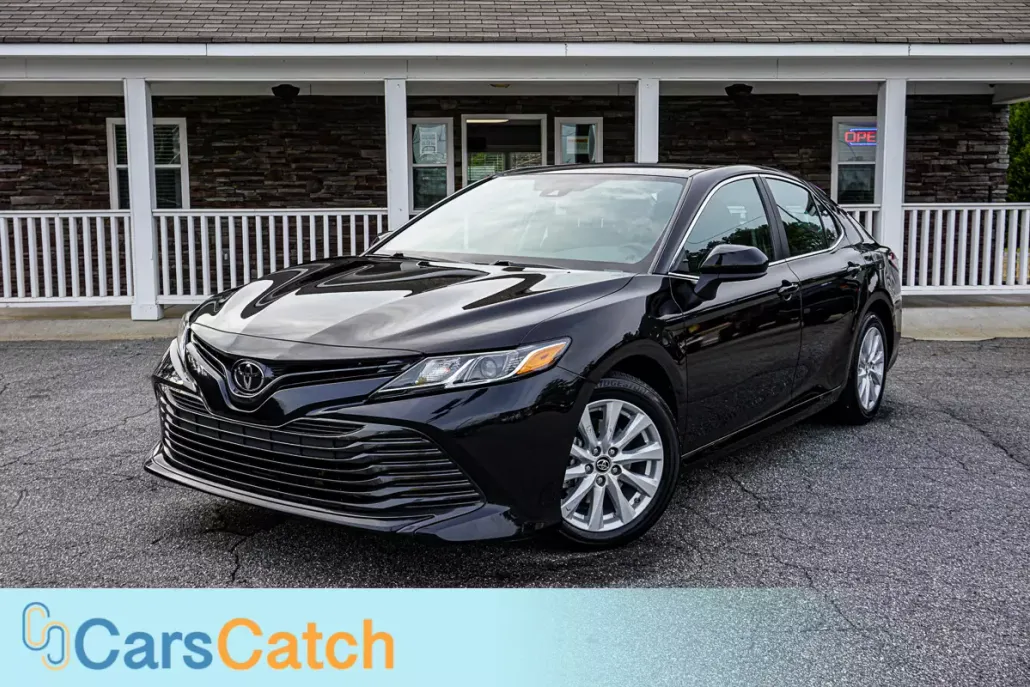 2019 Toyota Camry LE photo 1