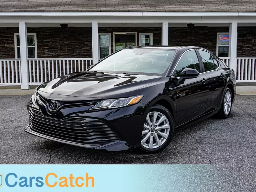 2019 Toyota Camry LE photo 1