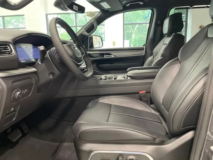 2025 Jeep Wagoneer Series II photo 1