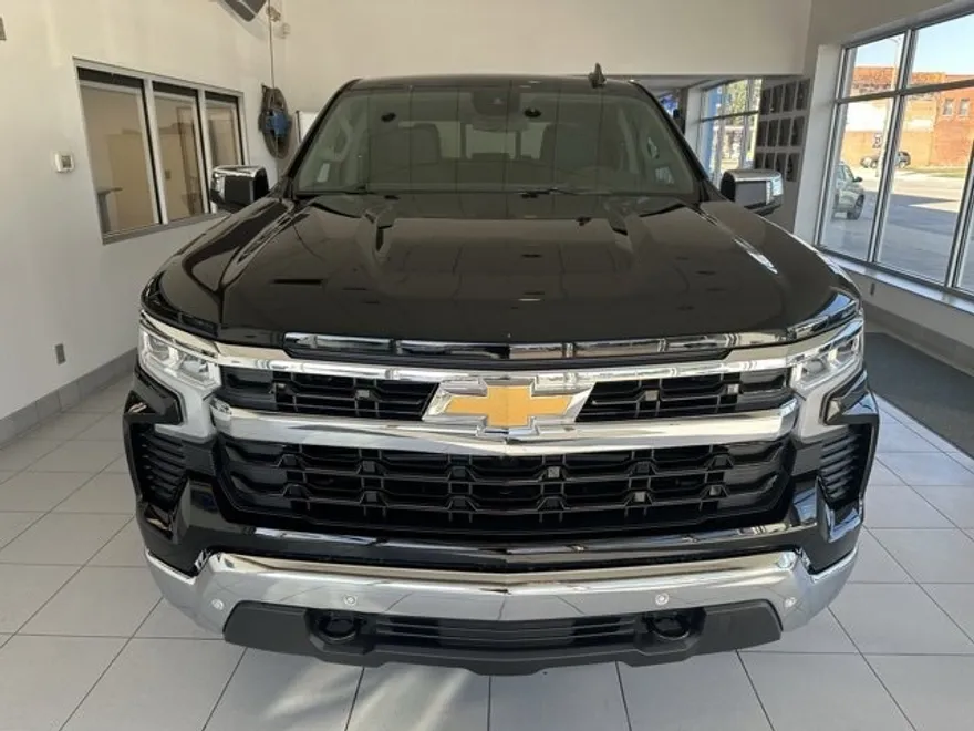 2026 Chevrolet Silverado 1500 LT photo 1