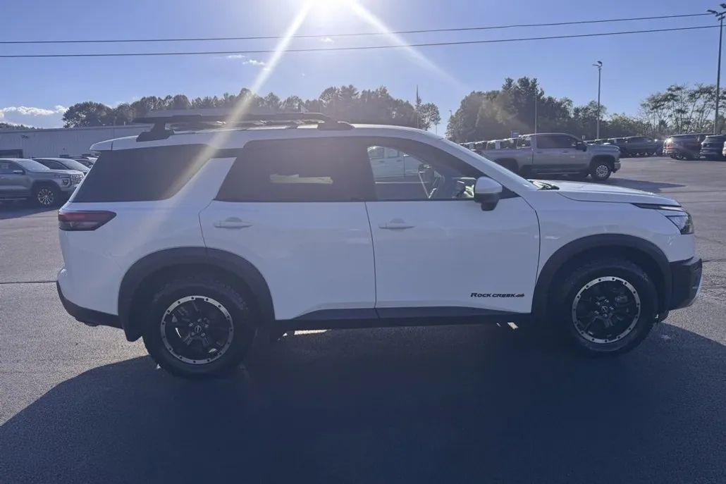 2024 Nissan Pathfinder Rock Creek photo 1