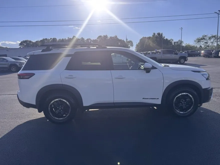 2024 Nissan Pathfinder Rock Creek photo 1