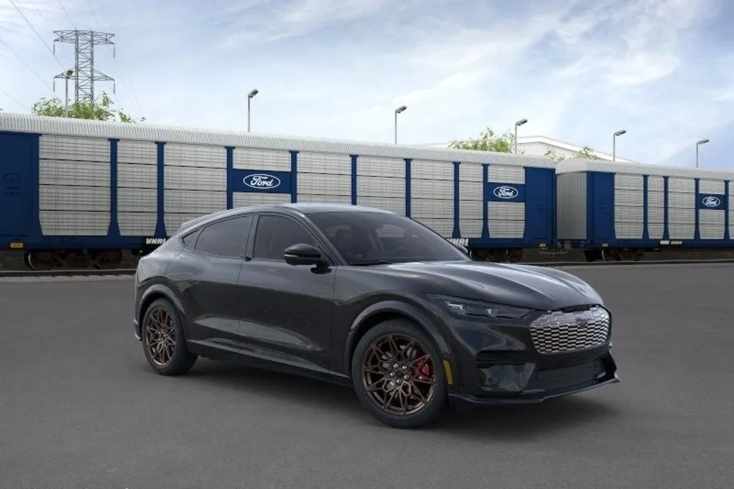 2025 Ford Mustang Mach-E GT photo 1