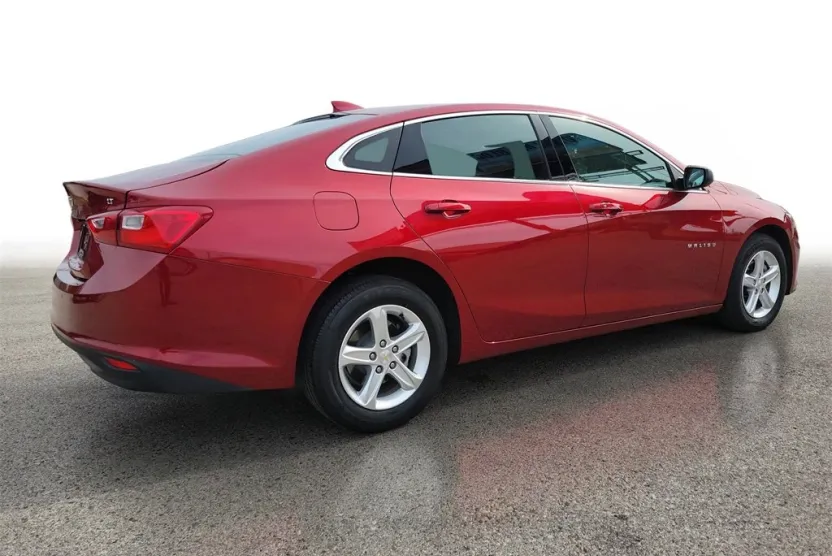 2024 Chevrolet Malibu 1LT photo 1