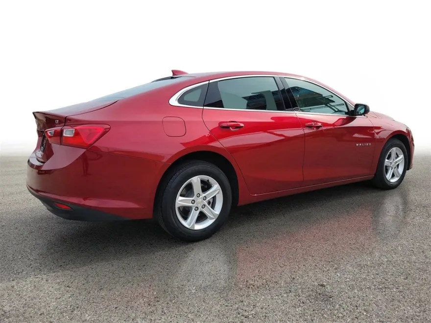 2024 Chevrolet Malibu 1LT photo 1