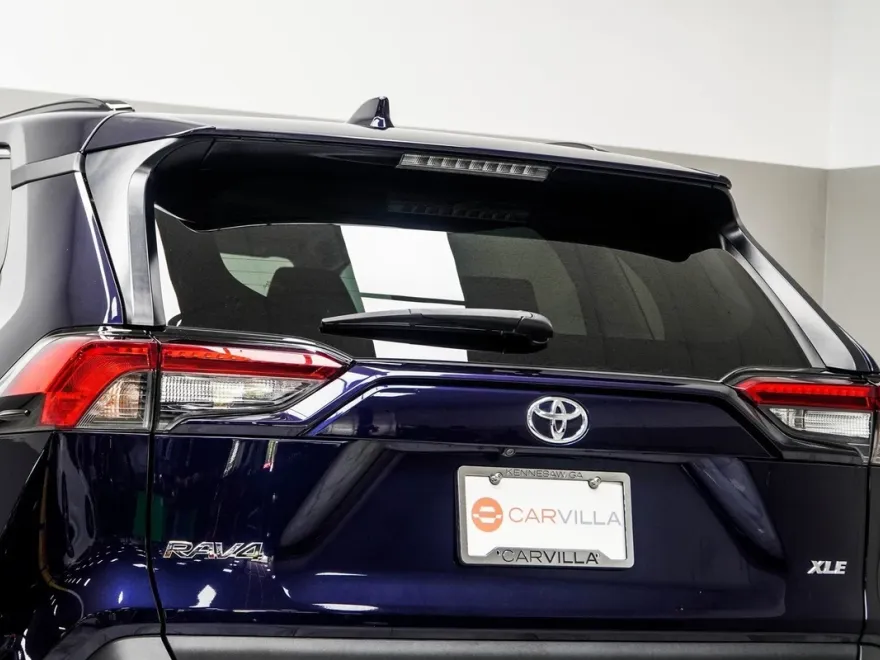 2024 Toyota RAV4 XLE photo 13