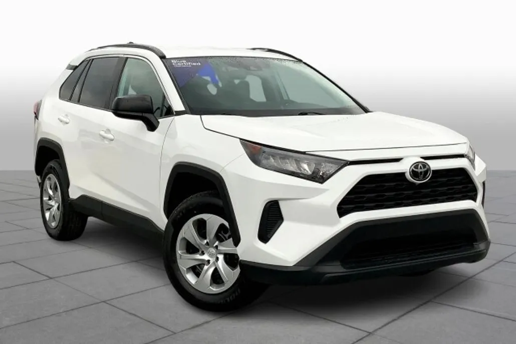 2021 Toyota RAV4 LE photo 1