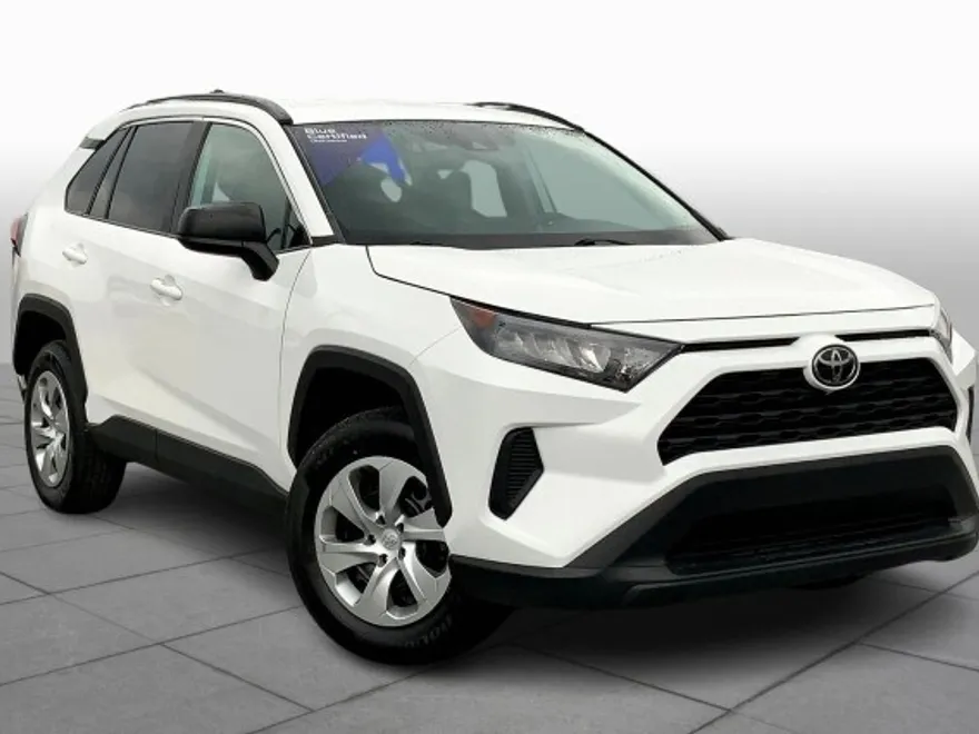 2021 Toyota RAV4 LE photo 1