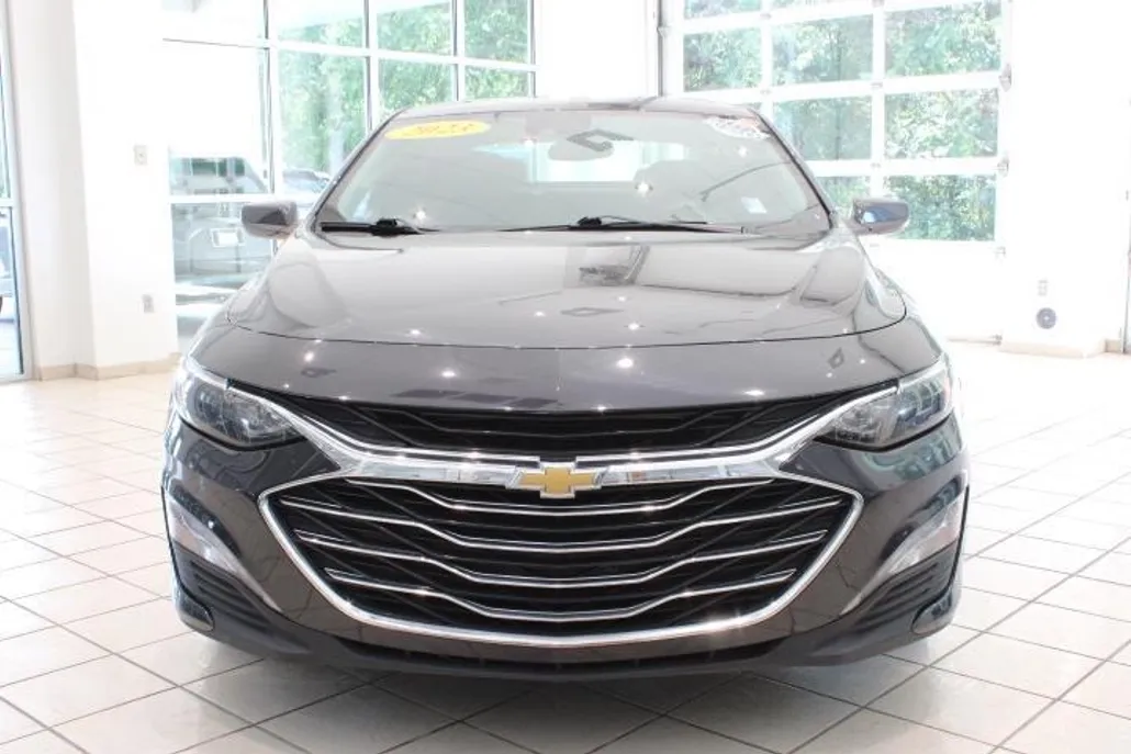 2023 Chevrolet Malibu 1LT photo 1