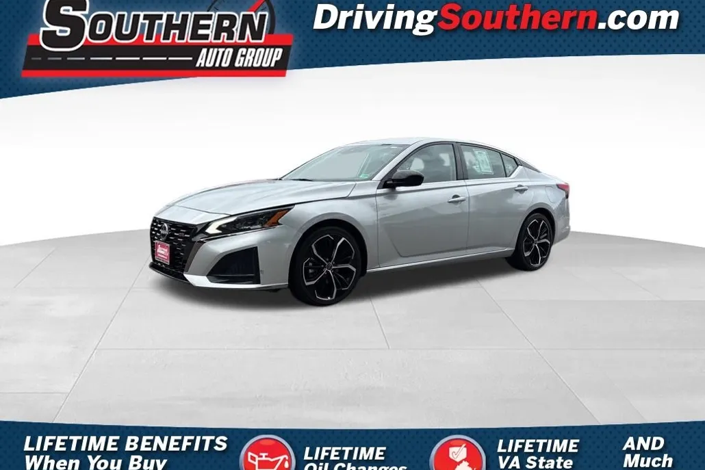 2023 Nissan Altima 2.5 SR photo 1