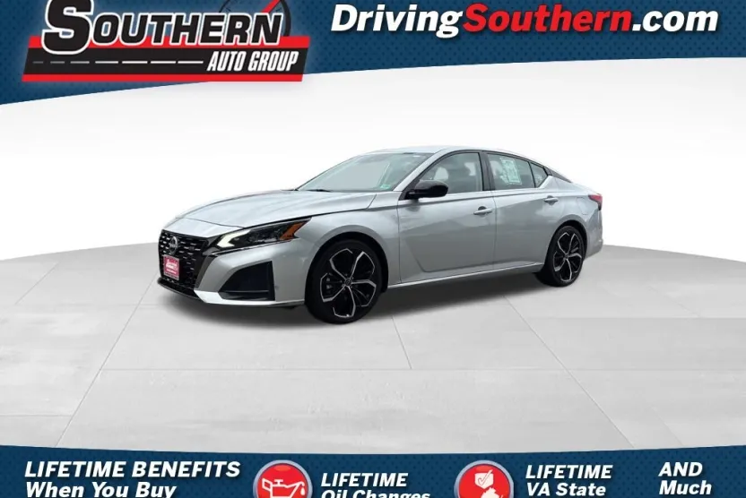 2023 Nissan Altima 2.5 SR photo 1