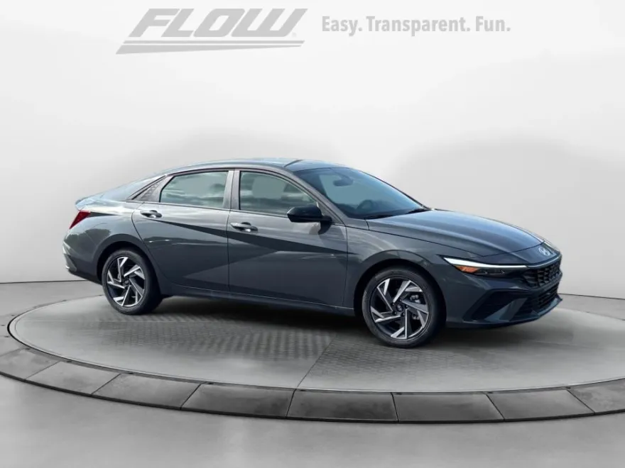 2025 Hyundai Elantra SEL Sport photo 1