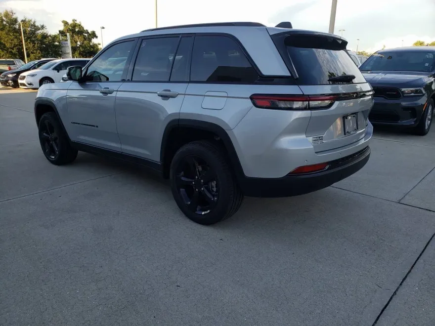 2025 Jeep Grand Cherokee Limited photo 1
